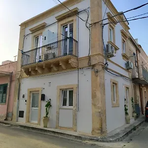 kalsas-house-noto.sicilyhotelsitaly.net/